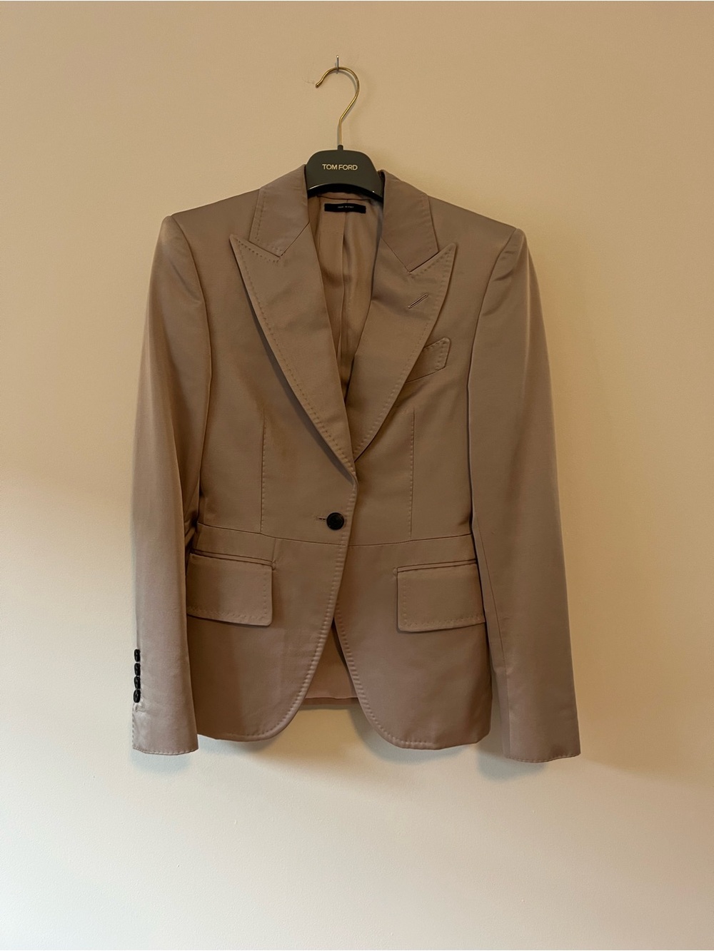 Sophisticated Women’s TOM FORD Silk Blazer